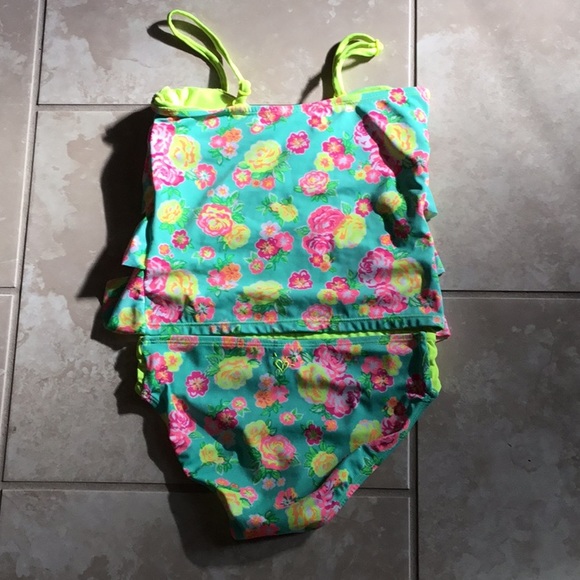 Swim suit with flowers and is a 2 piece - Picture 2 of 2